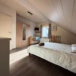 Дом отдыха Comfortable In - 5 Bedrooms, 3 Bathrooms, Sauna Эрбёмон