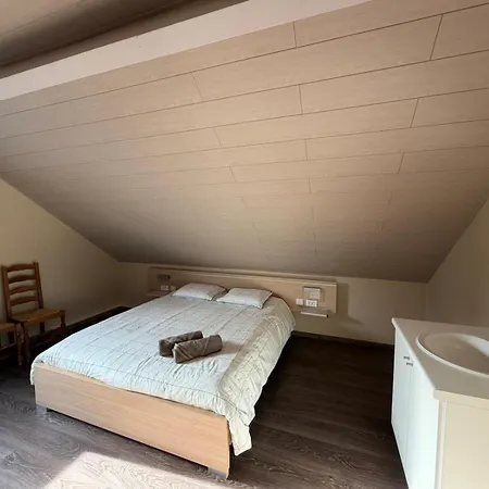 Comfortable In - 5 Bedrooms, 3 Bathrooms, Sauna Vakantiehuis Herbeumont