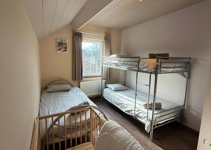 Vakantiehuis Comfortable In - 5 Bedrooms, 3 Bathrooms, Sauna