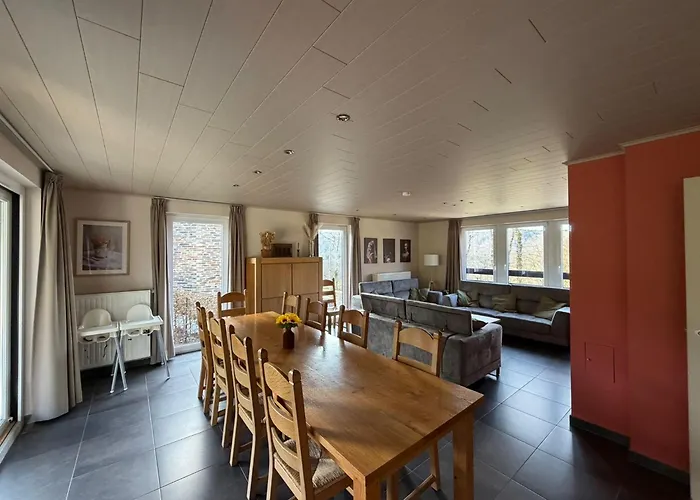 Vakantiehuis Comfortable In - 5 Bedrooms, 3 Bathrooms, Sauna